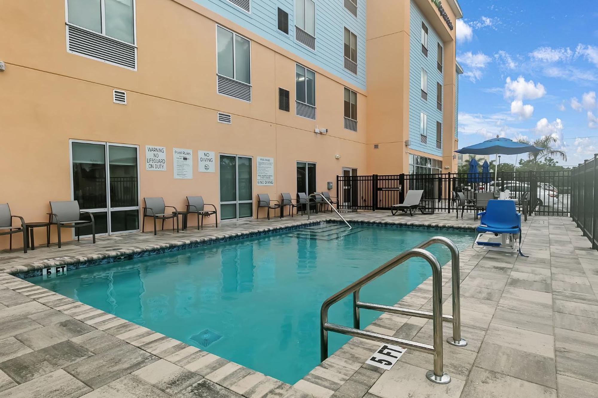 Holiday Inn Express And Suites - Nokomis - Sarasota South Kültér fotó